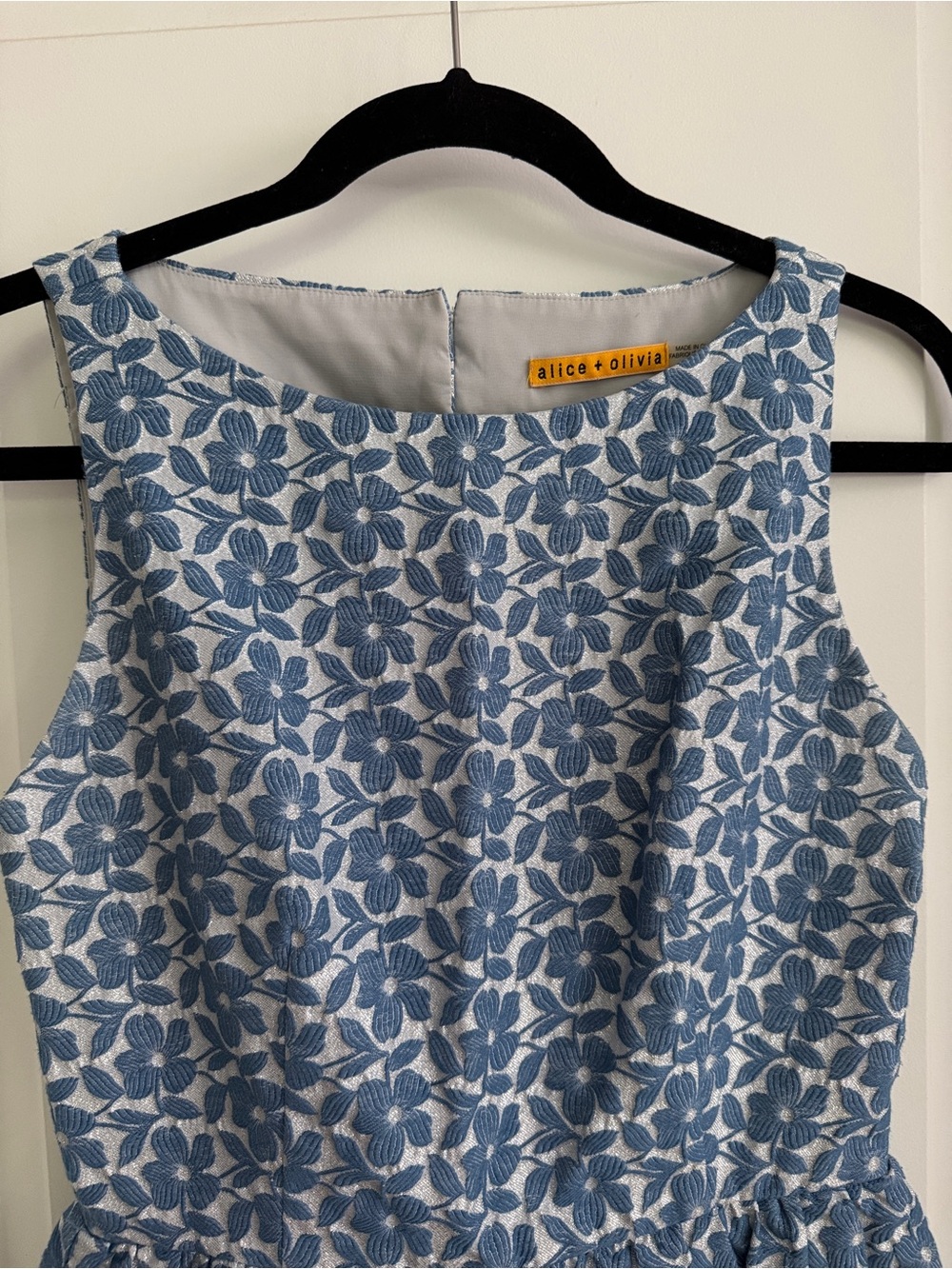 Alice + Olivia Light Blue Silver Floral Jacquard Sleeveless Dress size 4